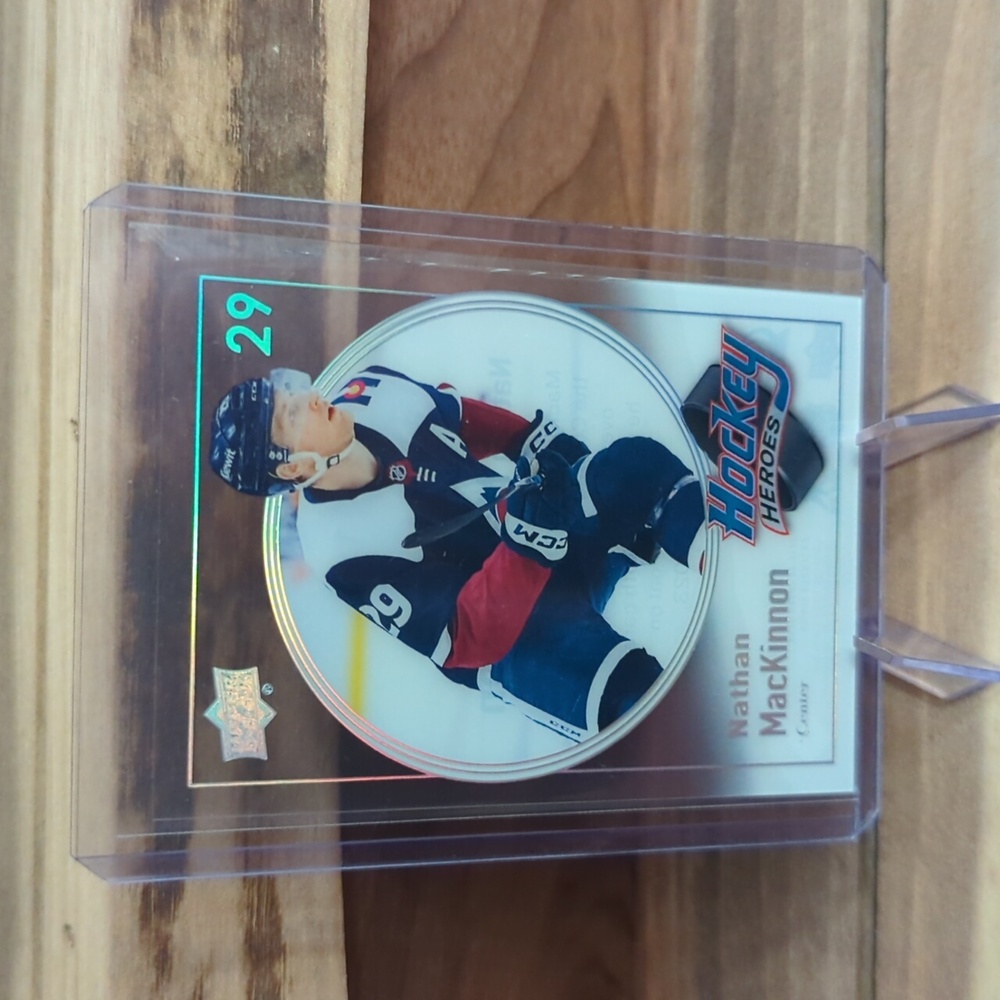 2023-24 Upper Deck Extended Series Nathan MacKinnon Hockey Heros